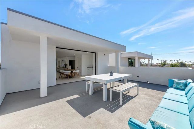 203 Indianapolis Avenue, Huntington Beach, CA 92648