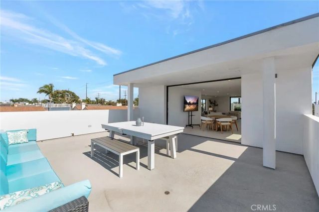 203 Indianapolis Avenue, Huntington Beach, CA 92648
