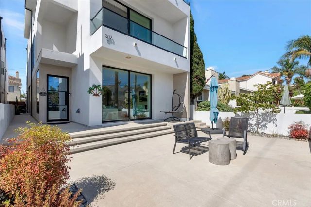 203 Indianapolis Avenue, Huntington Beach, CA 92648