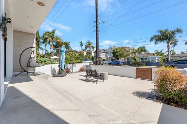 203 Indianapolis Avenue, Huntington Beach, CA 92648