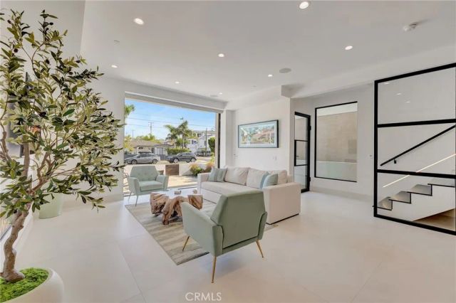 203 Indianapolis Avenue, Huntington Beach, CA 92648