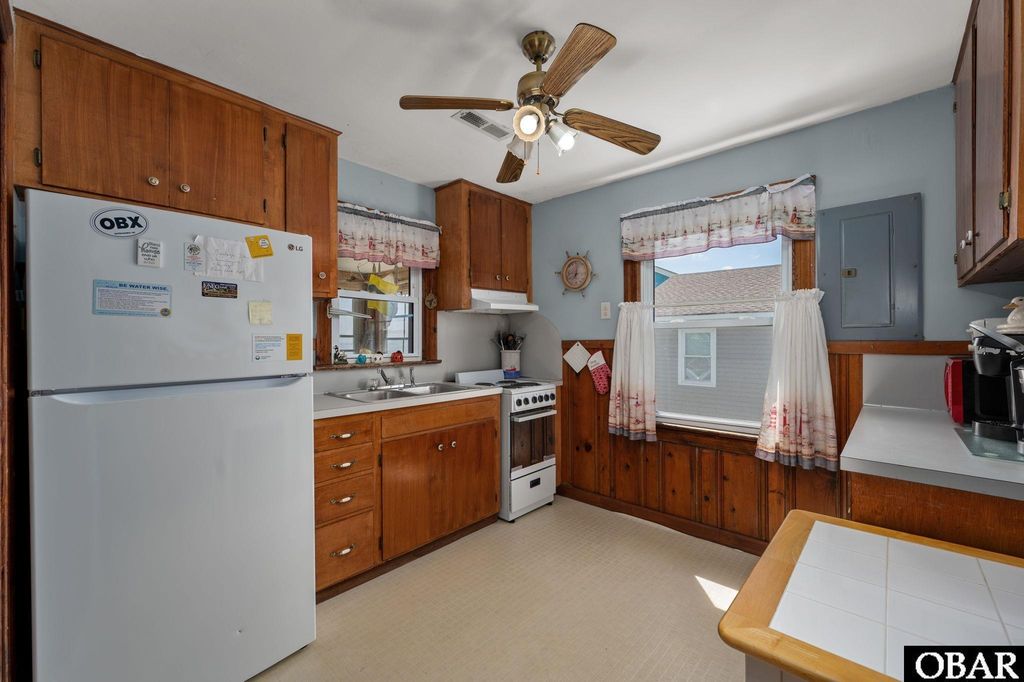 Image 14 of property listing at 7643 S Virginia Dare Trail, Nags Head, NC 27959