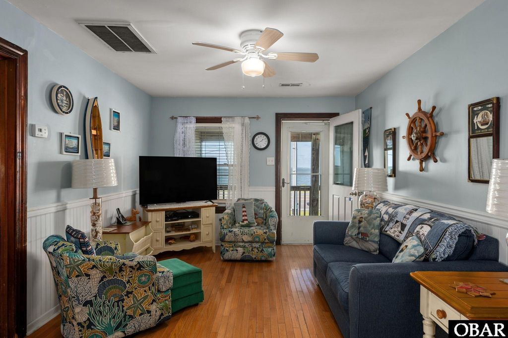 Image 7 of property listing at 7643 S Virginia Dare Trail, Nags Head, NC 27959