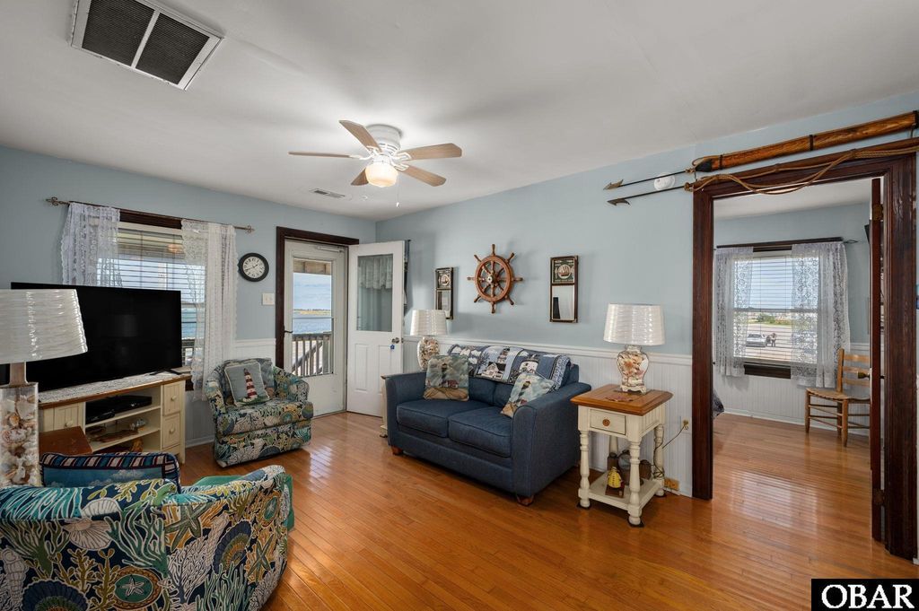 Image 8 of property listing at 7643 S Virginia Dare Trail, Nags Head, NC 27959