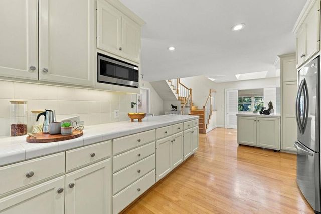 1604 White Oak Way, San Carlos, CA 94070
