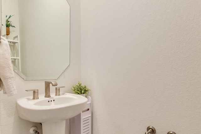 737 Leeward PASS, Leander, TX 78641