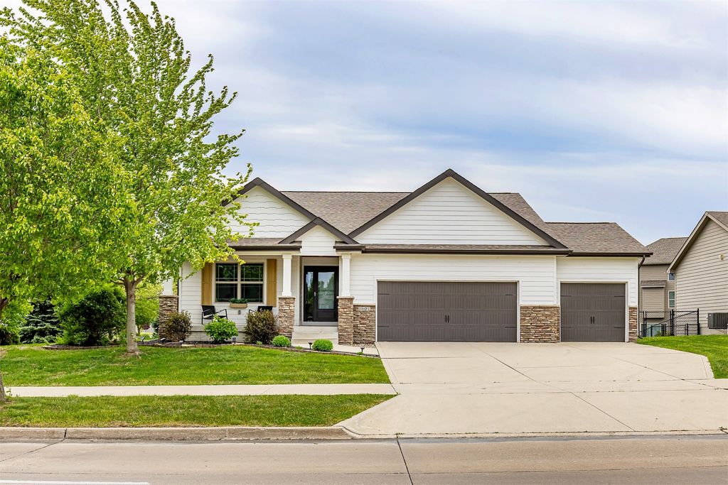 1601 Reinhart Drive NW, Ankeny, IA 50023
