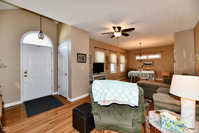 5705 Kensington Way S, Plainfield, IN 46168