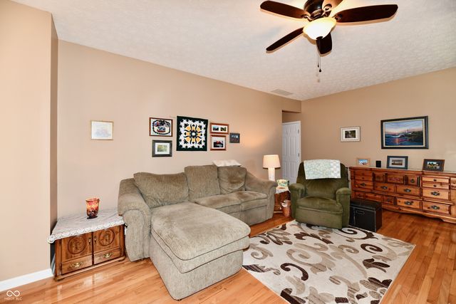 5705 Kensington Way S, Plainfield, IN 46168