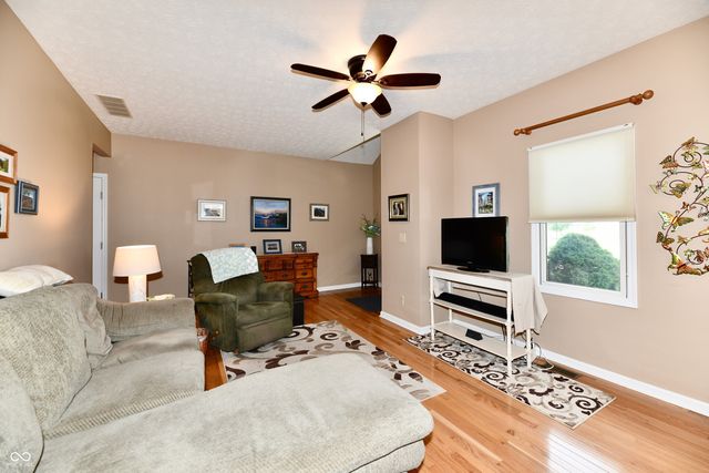 5705 Kensington Way S, Plainfield, IN 46168