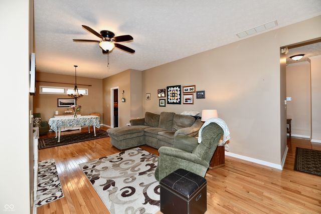 5705 Kensington Way S, Plainfield, IN 46168
