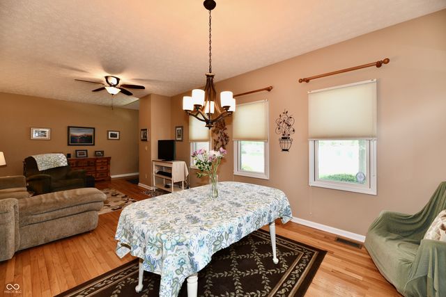 5705 Kensington Way S, Plainfield, IN 46168