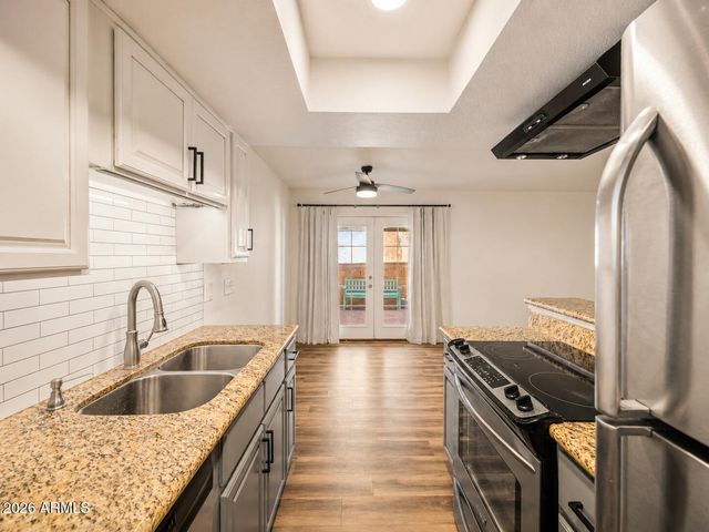 735 E NORTH Lane 2, Phoenix, AZ 85020