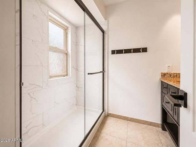 735 E NORTH Lane 2, Phoenix, AZ 85020