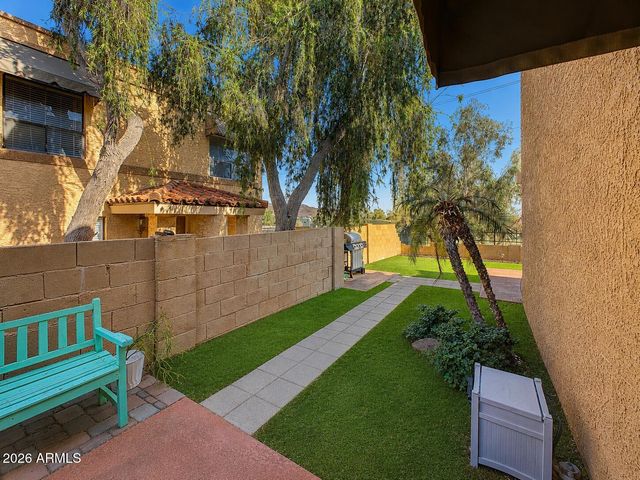 735 E NORTH Lane 2, Phoenix, AZ 85020