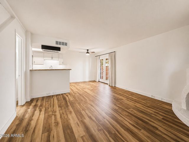 735 E NORTH Lane 2, Phoenix, AZ 85020