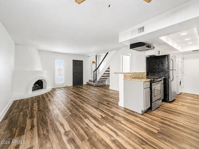 735 E NORTH Lane 2, Phoenix, AZ 85020