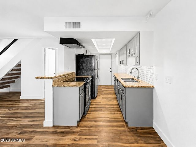 735 E NORTH Lane 2, Phoenix, AZ 85020
