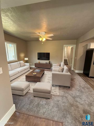 324 N Nesmith Ave Avenue, Sioux Falls, SD 57103