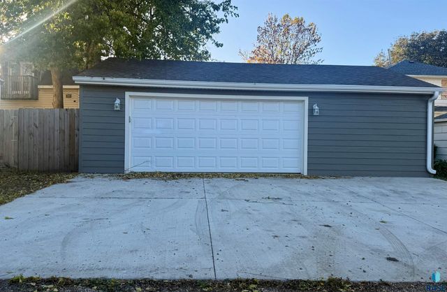324 N Nesmith Ave Avenue, Sioux Falls, SD 57103