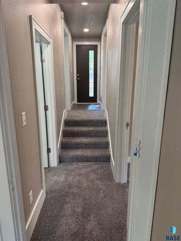 324 N Nesmith Ave Avenue, Sioux Falls, SD 57103