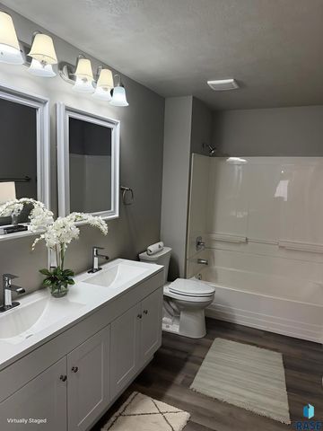 324 N Nesmith Ave Avenue, Sioux Falls, SD 57103