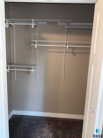 324 N Nesmith Ave Avenue, Sioux Falls, SD 57103