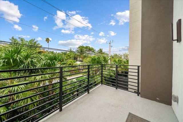 1052 N Victoria Park Road, Fort Lauderdale, FL 33304