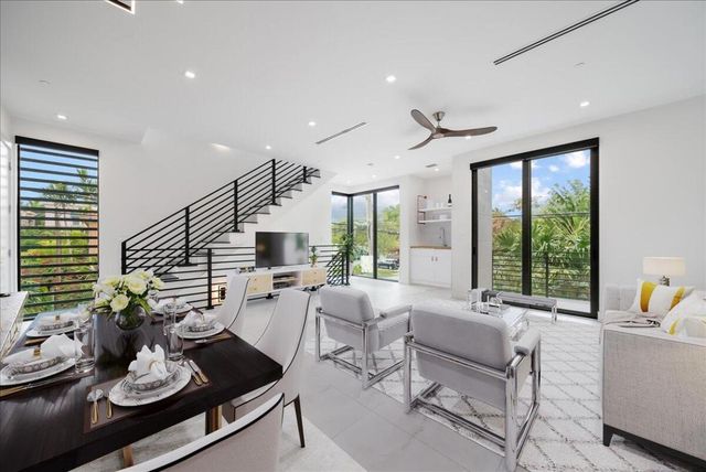 1052 N Victoria Park Road, Fort Lauderdale, FL 33304