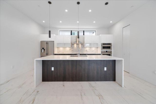 1052 N Victoria Park Road, Fort Lauderdale, FL 33304