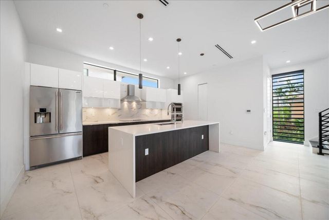 1052 N Victoria Park Road, Fort Lauderdale, FL 33304