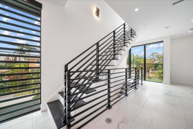 1052 N Victoria Park Road, Fort Lauderdale, FL 33304