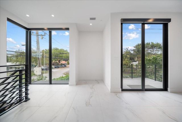 1052 N Victoria Park Road, Fort Lauderdale, FL 33304