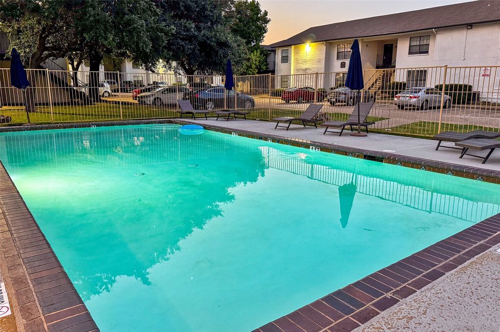 5801 Marvin Loving Drive 305, Garland, TX 75043