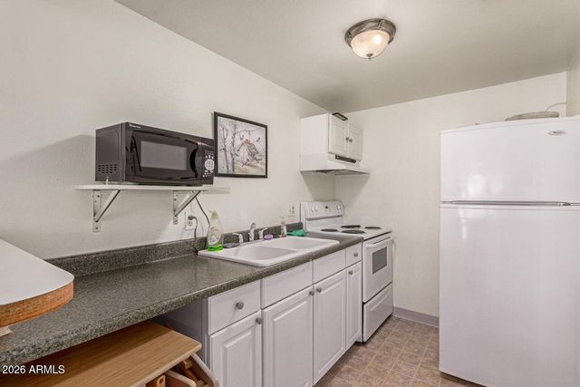 1320 E BETHANY HOME Road 86, Phoenix, AZ 85014