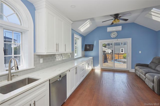 43 E Raleigh Avenue, Staten Island, NY 10310