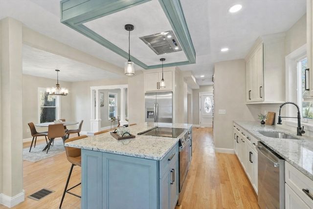 328 Oxford St N, Auburn, MA 01501