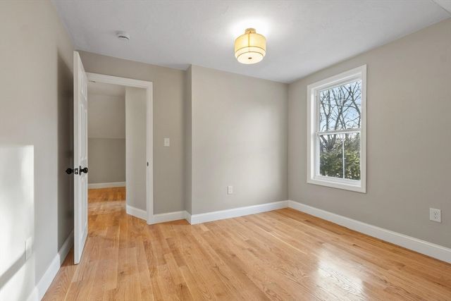 328 Oxford St N, Auburn, MA 01501