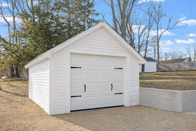 328 Oxford St N, Auburn, MA 01501