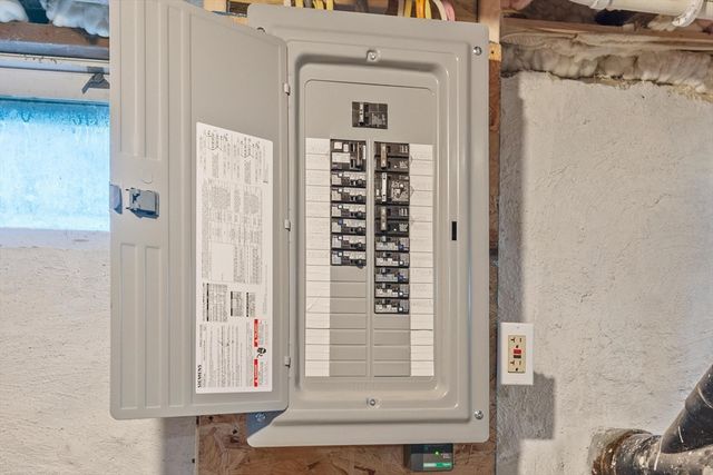 328 Oxford St N, Auburn, MA 01501