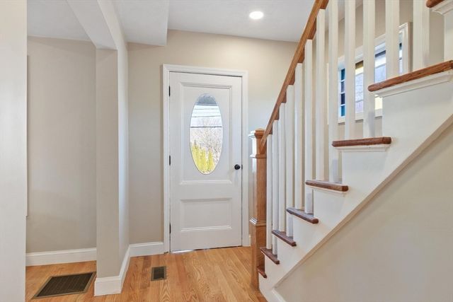 328 Oxford St N, Auburn, MA 01501