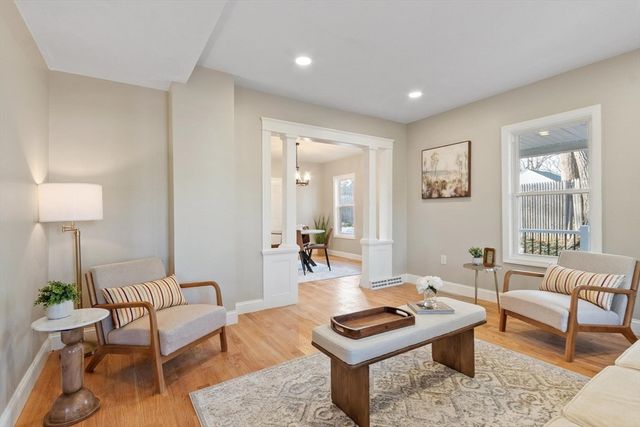 328 Oxford St N, Auburn, MA 01501