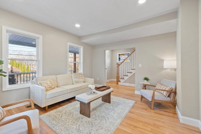 328 Oxford St N, Auburn, MA 01501