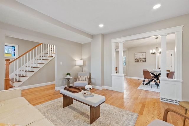 328 Oxford St N, Auburn, MA 01501