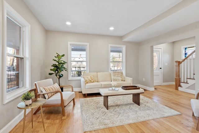 328 Oxford St N, Auburn, MA 01501