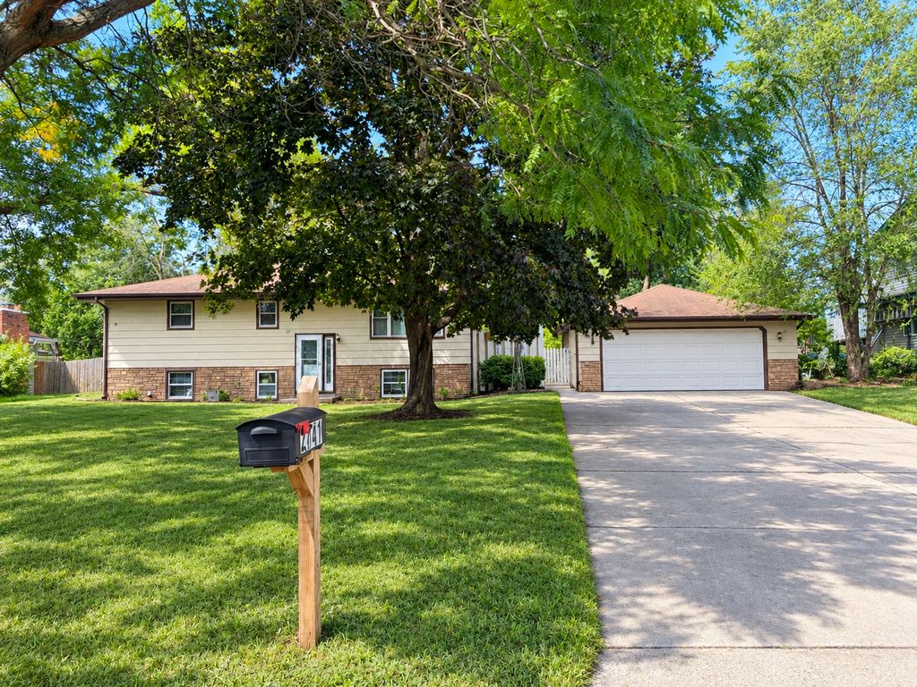2741 109th Avenue NW, Coon Rapids, MN 55433