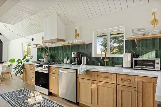209 Massive, Lake Arrowhead, CA 92352
