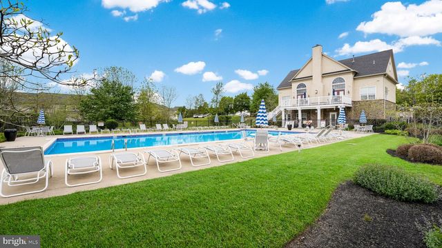 3284 WATERSTONE CT, Furlong, PA 18925