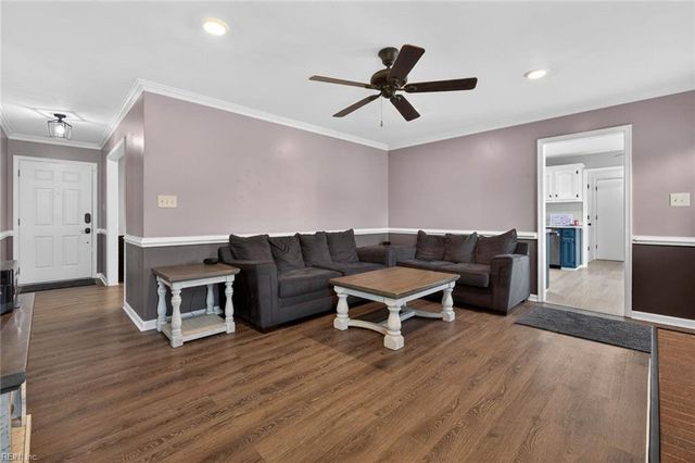 301 Fernwood Farms RD, Chesapeake, VA 23320