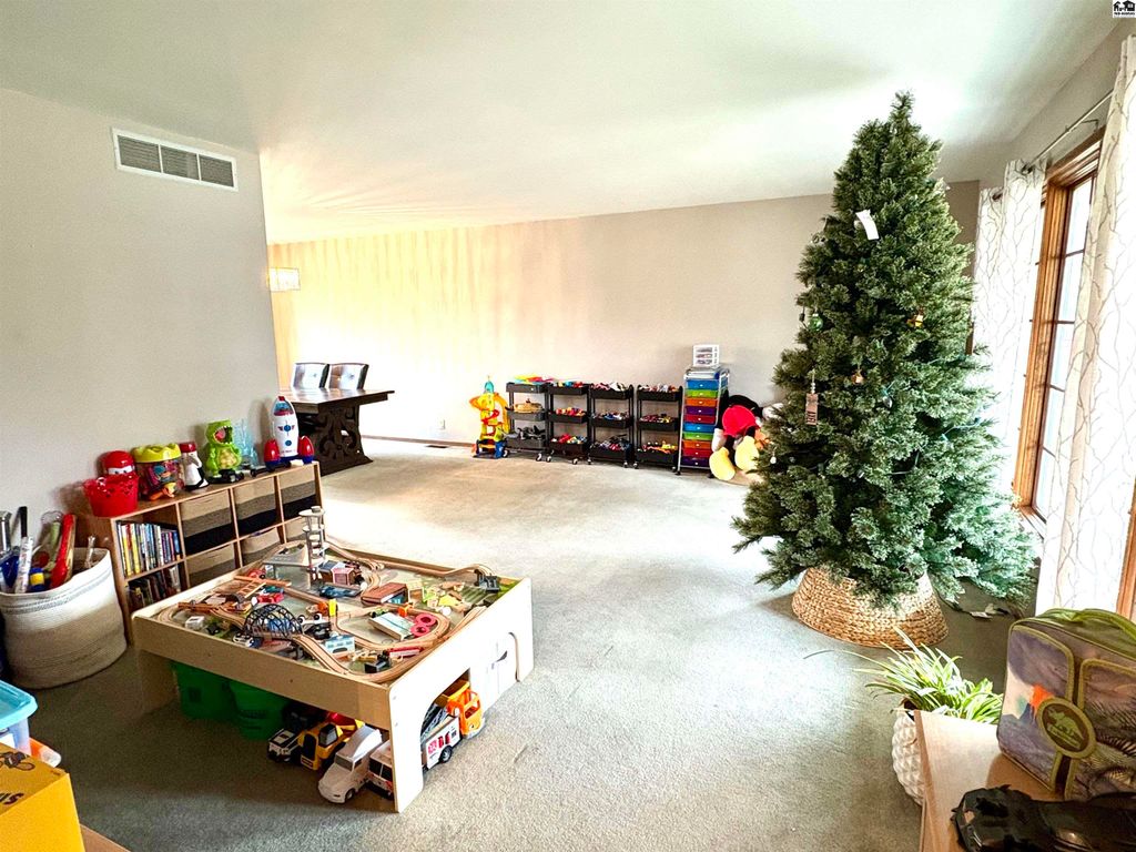 3102 Northwestern Ave